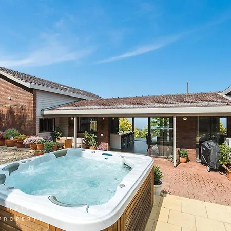 Hobart Panoramic View With Spas Exterior photo
