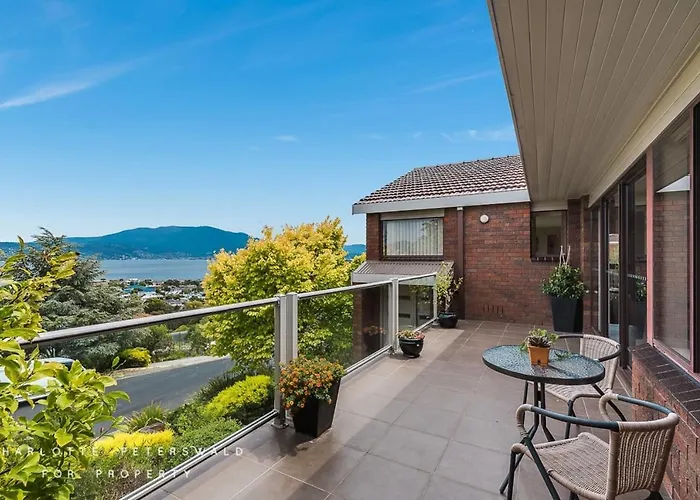 Hobart Panoramic View With Spas