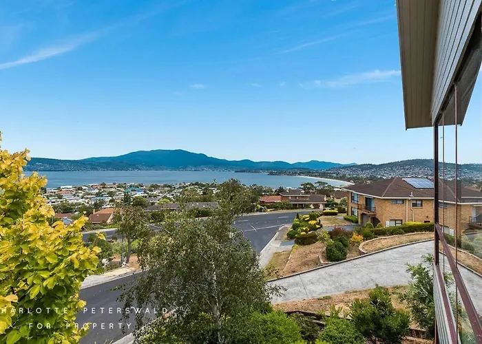 Hobart Panoramic View With Spas